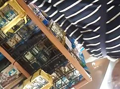 彼らはケーブルを引っ張ってストリッパーを ...