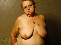 白いソファの上に茶色のクソ男 女の子 の ...
