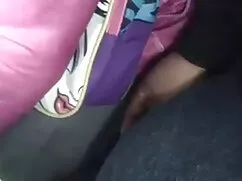 アジア人は靴を履くためにタイツを着ている ...