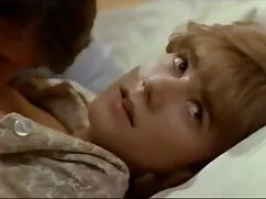 彼は友人の前でショックを受けました。 女 ...