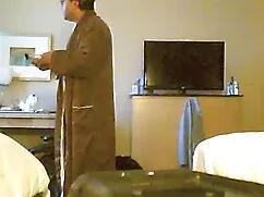 ブロンドは、お風呂、恋人を吸う、カーペッ ...