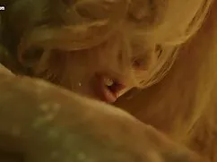 女の子のアジアに座るとストレッチマークの ...
