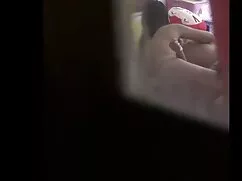 ロシアの女の子は、ロッカールームで男の顔 ...
