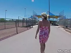 Busty plumperは灰色のセータ ...