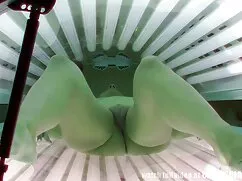 車の中であなたの友人と楽しい時を過す。  ...