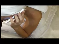 若い女の子は自分が膣内で性交しましょう。 ...